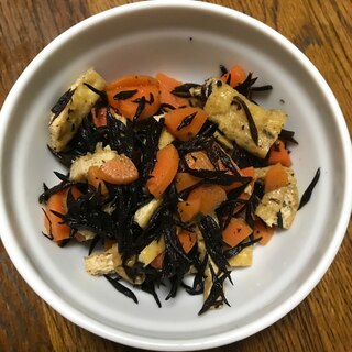 京揚げとひじきとにんじんの煮物